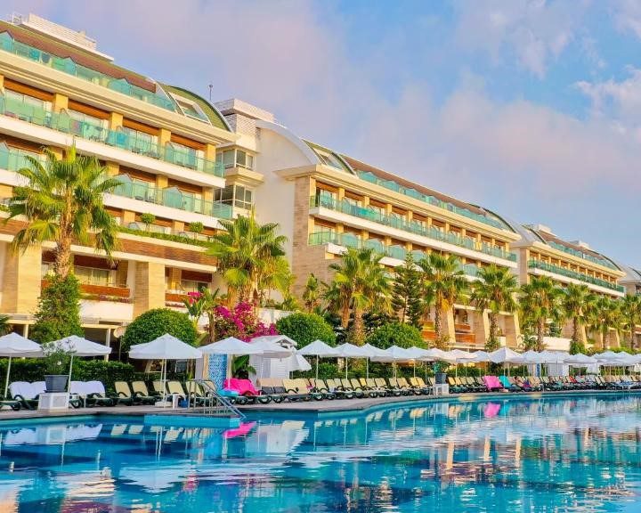 OFFRE ANTALYA + ISTANBUL – Hôtel Crystal Waterworld 5★ + Piya Sport 4★ (Juillet)